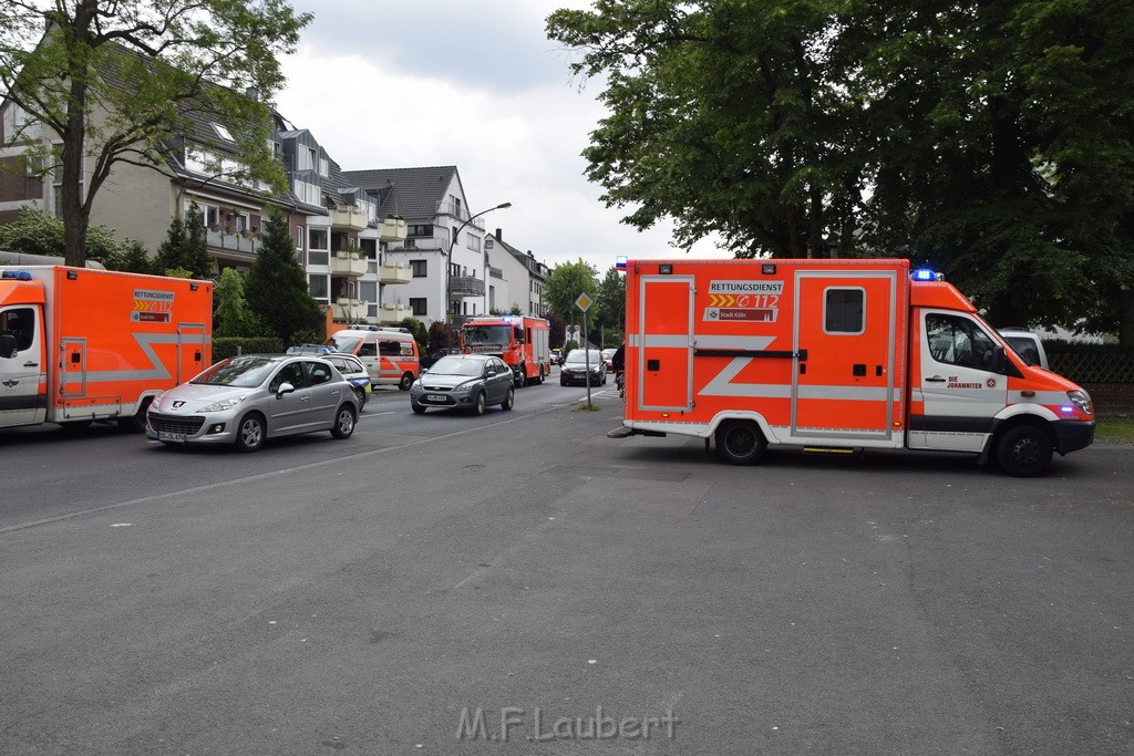 Einsatz BF Koeln Koeln Brueck Bruecker Mauspfad P36.JPG - Miklos Laubert